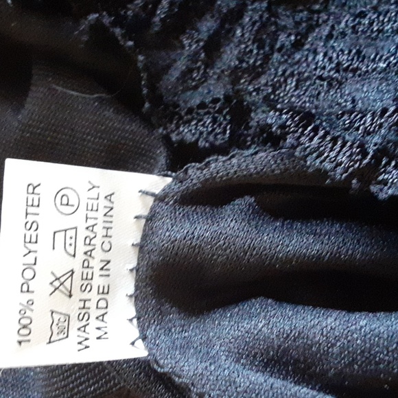 GUC- Beautiful Black Lace Skirt - Picture 6 of 8